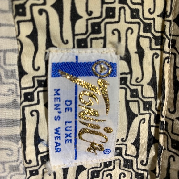 Oriental-inspired long sleeve button down. - Picture 4 of 6